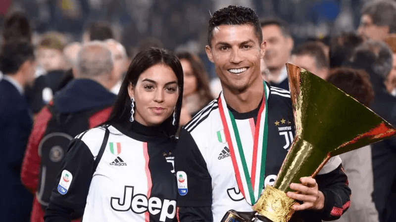 Football star Ronaldo engaged after 9-year romance