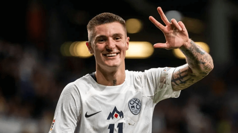 Man Utd's £200m attack leaves midfield gap