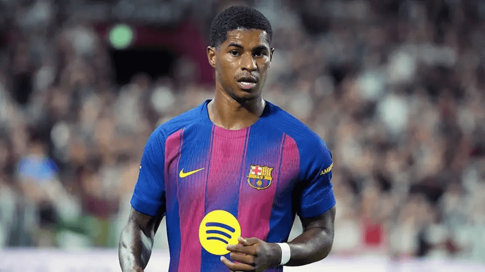 Nou Camp delays push Rashford debut to training ground