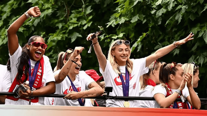 England's Lionesses Parade in London After Historic Victory