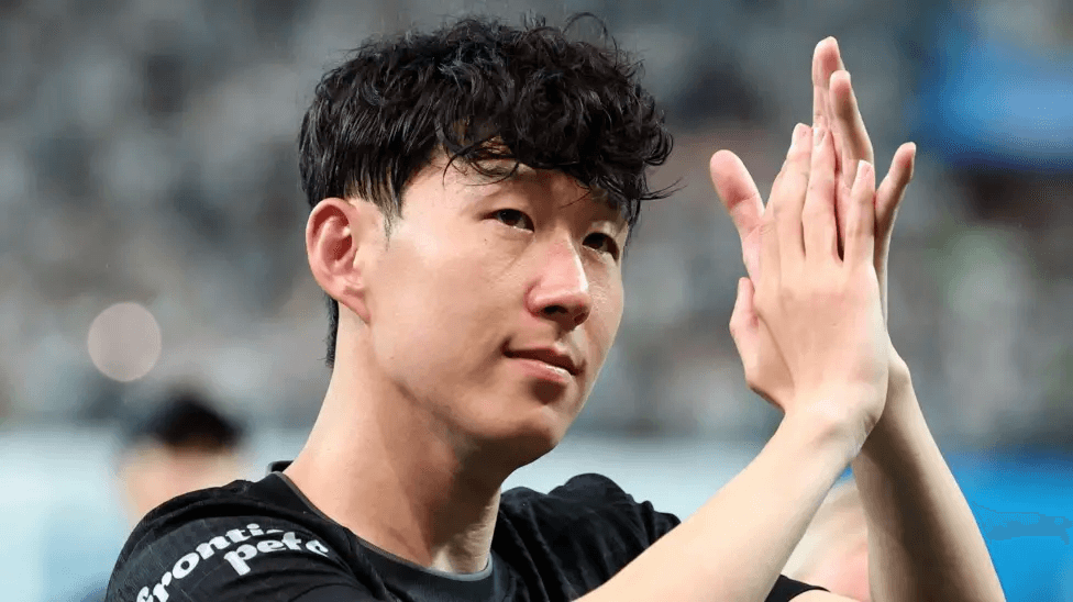 Son bids tearful farewell to Spurs in Seoul